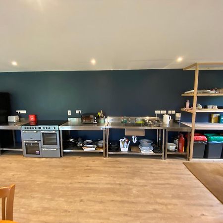 Unique Sheperds Hut Private Hot Tub, Ensuite & Kitchenette Clodock Bagian luar foto