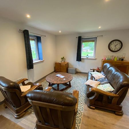 Unique Sheperds Hut Private Hot Tub, Ensuite & Kitchenette Clodock Bagian luar foto