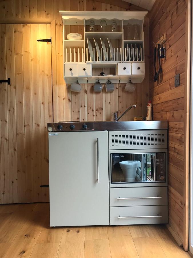 Unique Sheperds Hut Private Hot Tub, Ensuite & Kitchenette Clodock Bagian luar foto