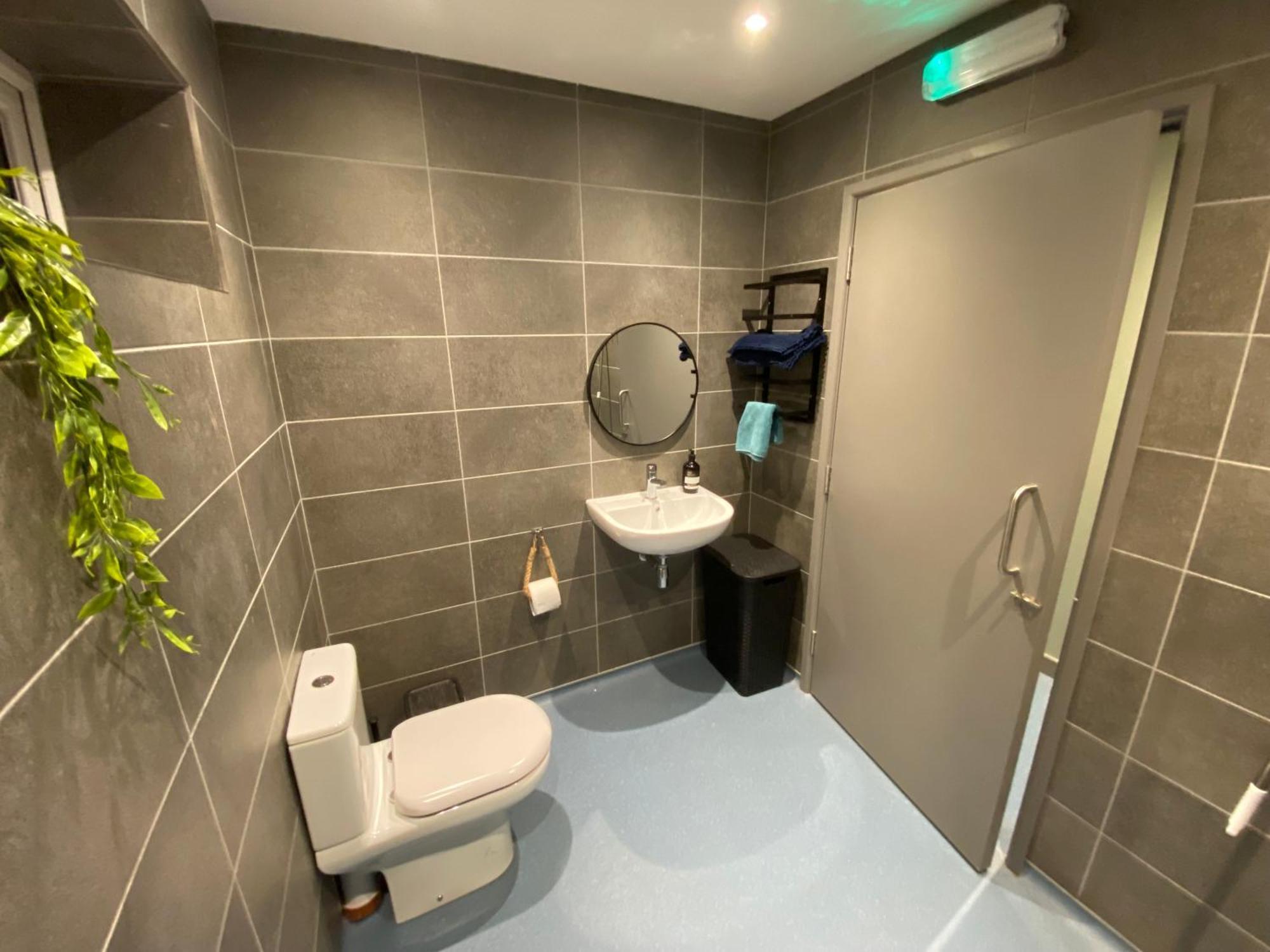 Unique Sheperds Hut Private Hot Tub, Ensuite & Kitchenette Clodock Bagian luar foto